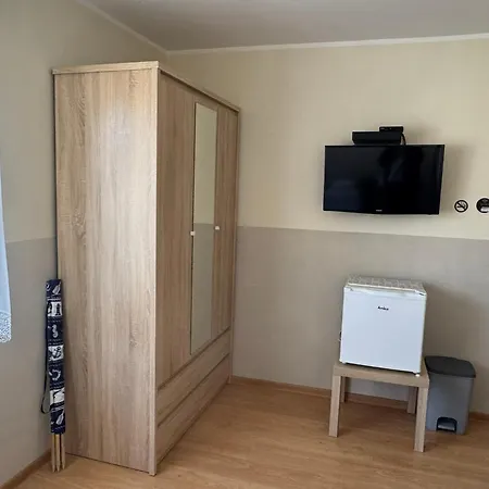 ホームステイ Karolina ウェバ